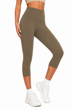 SculptForHer Women’s High Waisted Capri Leggings – Soft Stretch Gym, Yoga & Running Leggings