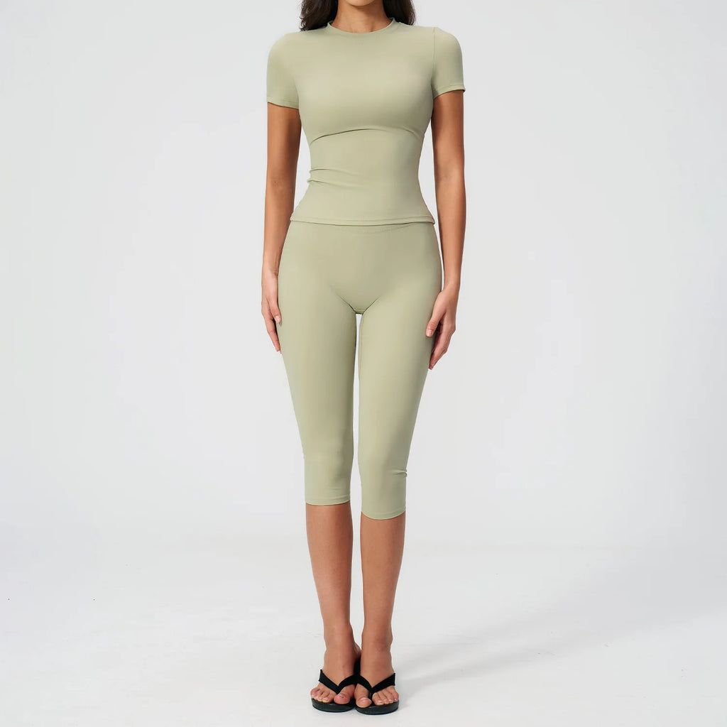 SculptForHer Sculpt & Move Seamless Capri Gym Set – Women’s 2 Piece Activewear