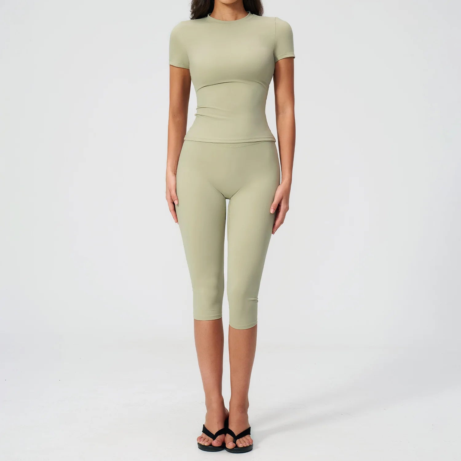 SculptForHer Sculpt & Move Seamless Capri Gym Set – Women’s 2 Piece Activewear